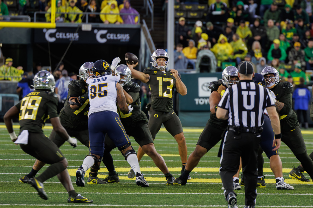 Oregon Ducks quarterback Ty Thompson throws a pass against the California Golden Bears.